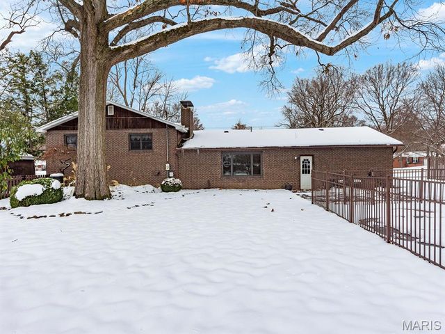 226 S 9th Street, East Alton, IL 62024