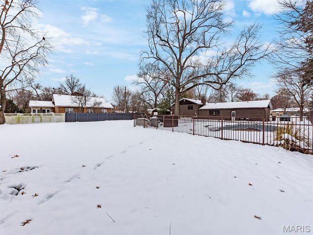 226 S 9th Street, East Alton, IL 62024