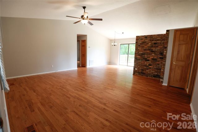 5516 Brookwood Lane, Hickory, NC 28602