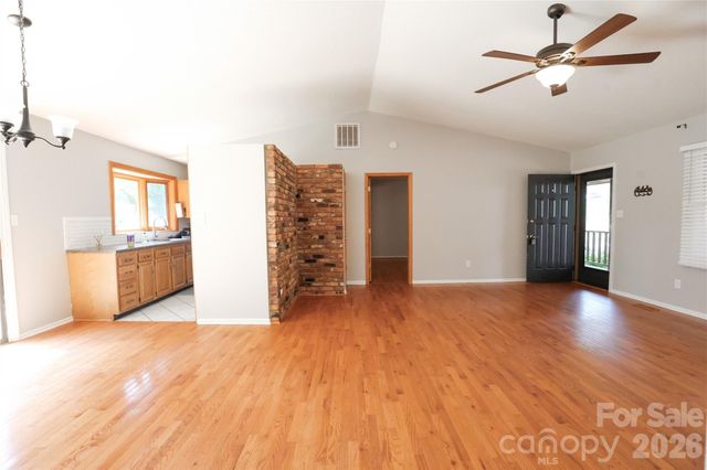 5516 Brookwood Lane, Hickory, NC 28602