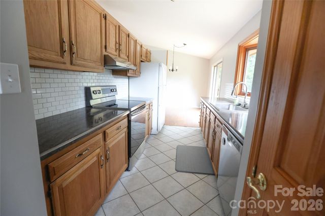 5516 Brookwood Lane, Hickory, NC 28602