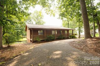 5516 Brookwood Lane, Hickory, NC 28602