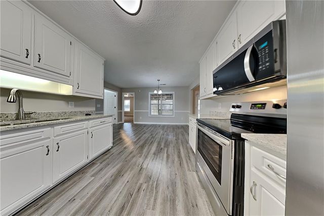 1550 Twin Manor Drive, Loganville, GA 30052
