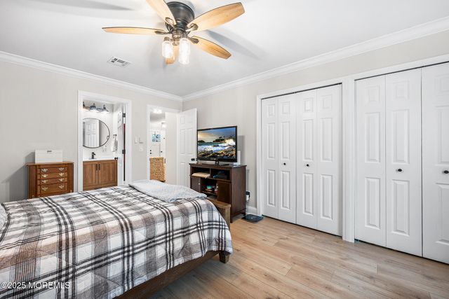 24 Calle De Elvira B, Freehold, NJ 07728