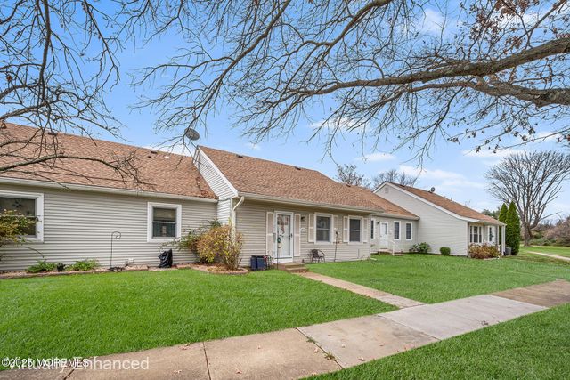 24 Calle De Elvira B, Freehold, NJ 07728