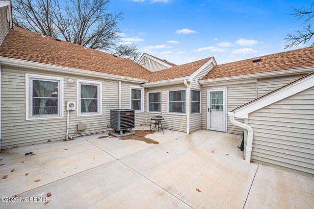 24 Calle De Elvira B, Freehold, NJ 07728