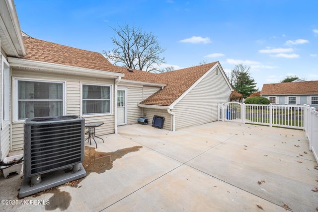 24 Calle De Elvira B, Freehold, NJ 07728