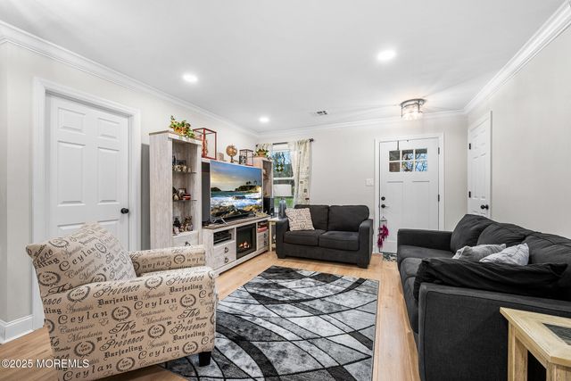 24 Calle De Elvira B, Freehold, NJ 07728