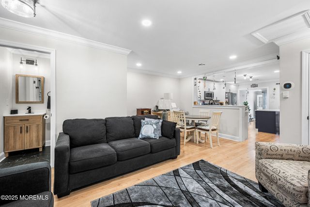 24 Calle De Elvira B, Freehold, NJ 07728