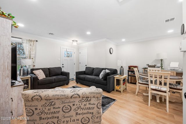 24 Calle De Elvira B, Freehold, NJ 07728