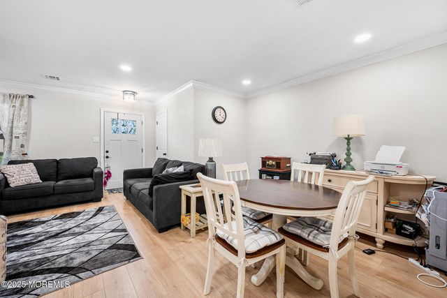 24 Calle De Elvira B, Freehold, NJ 07728