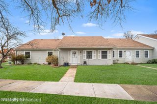 24 Calle De Elvira B, Freehold, NJ 07728