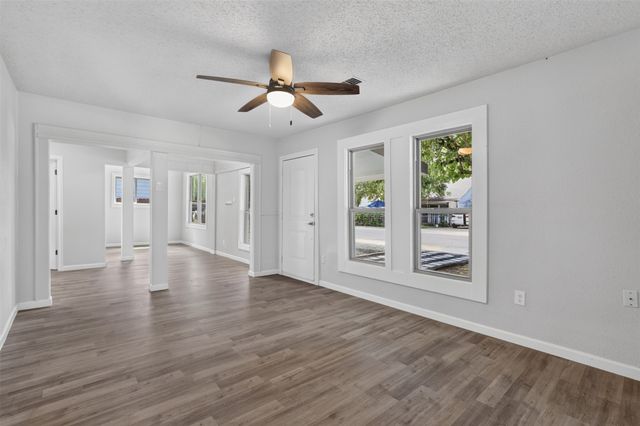 924 Nolte Drive, Dallas, TX 75208