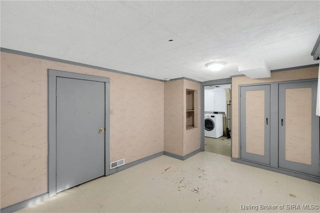 613 W Spring Street, New Albany, IN 47150