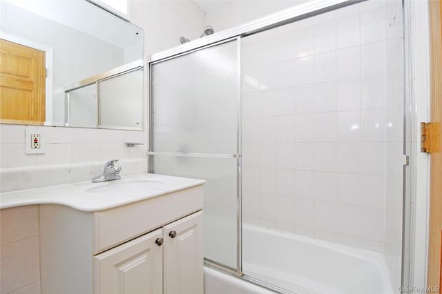 14218 S 38th Avenue 7D, Flushing, NY 11354