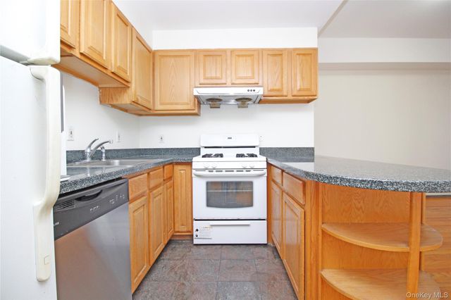 14218 S 38th Avenue 7D, Flushing, NY 11354