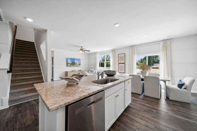 561 SUMMERCREST AVE, Waynesboro, VA 22980