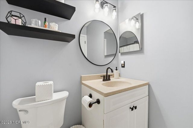 42 Richmond Court, Tinton Falls, NJ 07712