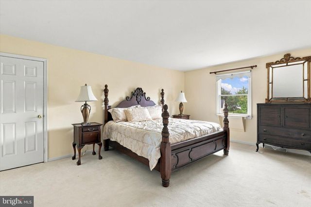 201 HEMLOCK CIR, North Wales, PA 19454