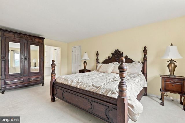201 HEMLOCK CIR, North Wales, PA 19454