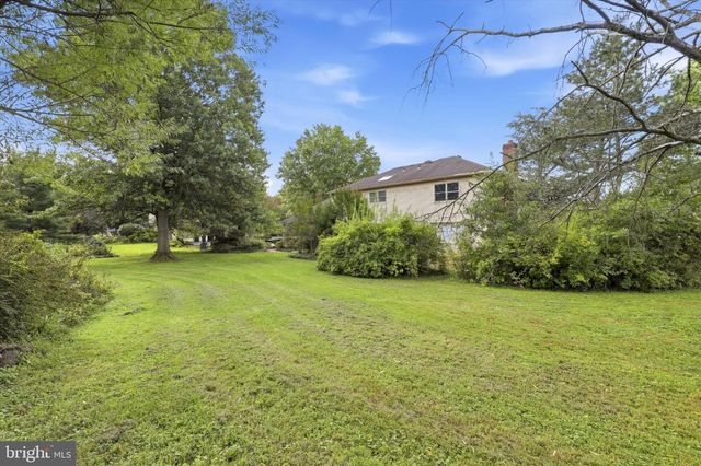 201 HEMLOCK CIR, North Wales, PA 19454