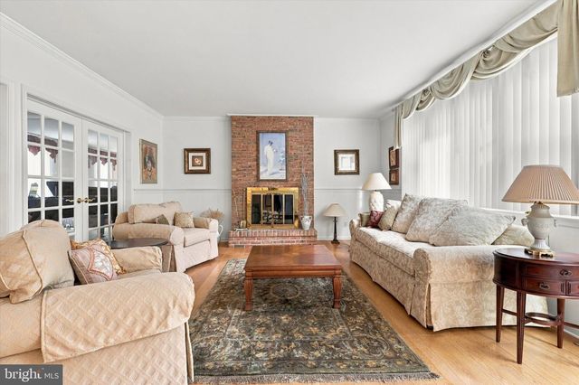 201 HEMLOCK CIR, North Wales, PA 19454
