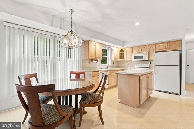 201 HEMLOCK CIR, North Wales, PA 19454