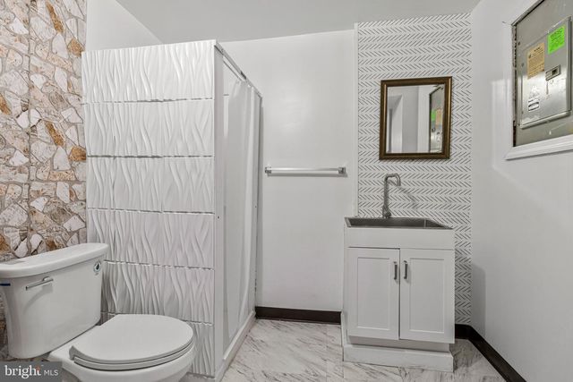 6806 HAWTHORNE ST, Landover, MD 20785