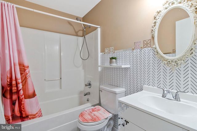 6806 HAWTHORNE ST, Landover, MD 20785