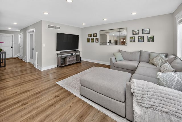 2927 Birchwood Drive, Norwalk, IA 50211