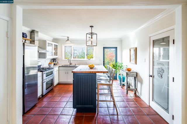 1085 Oak Hill Road D, Lafayette, CA 94549