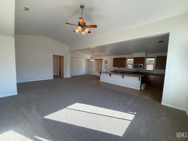 11927 Blanket Flower Drive, Bakersfield, CA 93311