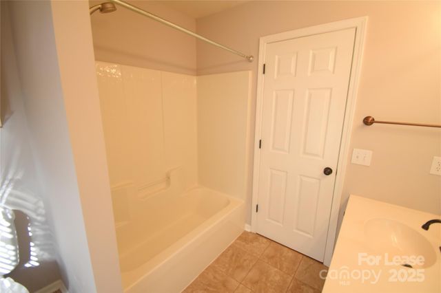 6827 Braddock Lane, Charlotte, NC 28277