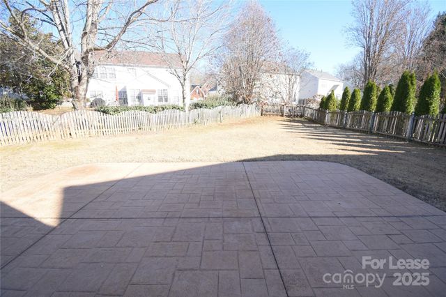 6827 Braddock Lane, Charlotte, NC 28277