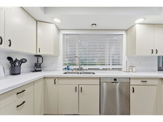 7610 Ne MEADOWS Dr, Vancouver, WA 98662