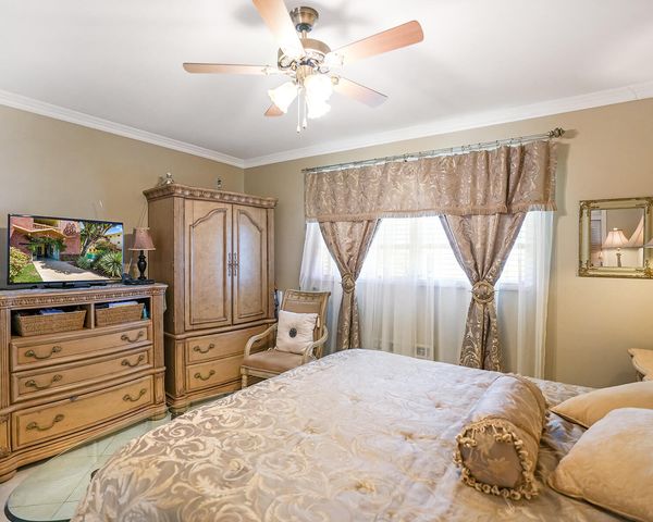 16801 NE 13th Avenue 308, Miami, FL 33162