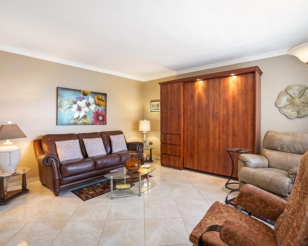 16801 NE 13th Avenue 308, Miami, FL 33162