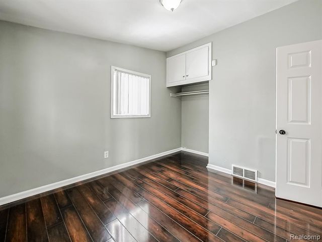 1283 Featherstone Road, Pontiac, MI 48342