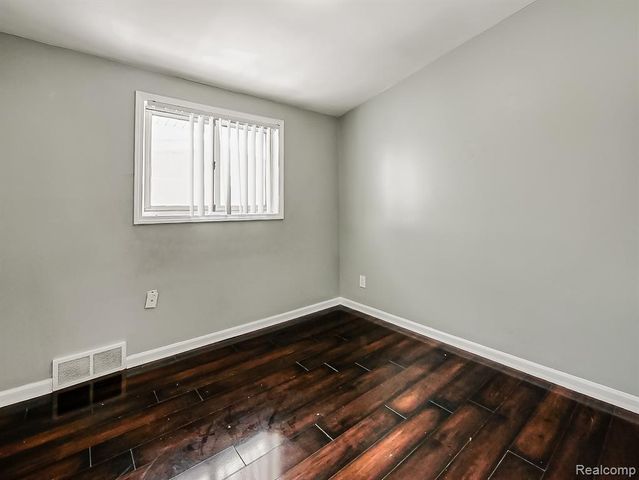 1283 Featherstone Road, Pontiac, MI 48342