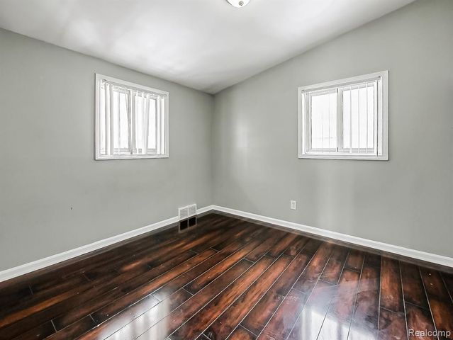 1283 Featherstone Road, Pontiac, MI 48342