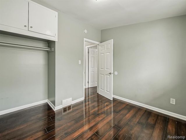 1283 Featherstone Road, Pontiac, MI 48342