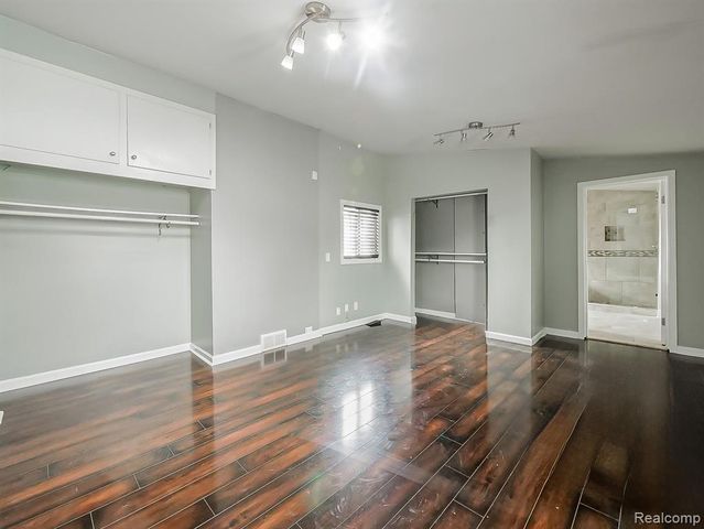 1283 Featherstone Road, Pontiac, MI 48342