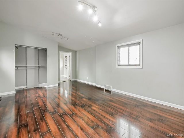 1283 Featherstone Road, Pontiac, MI 48342