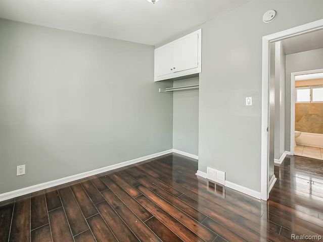 1283 Featherstone Road, Pontiac, MI 48342