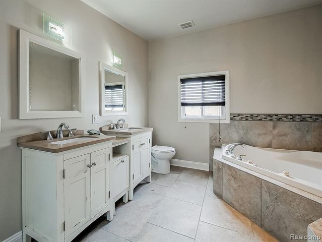 1283 Featherstone Road, Pontiac, MI 48342