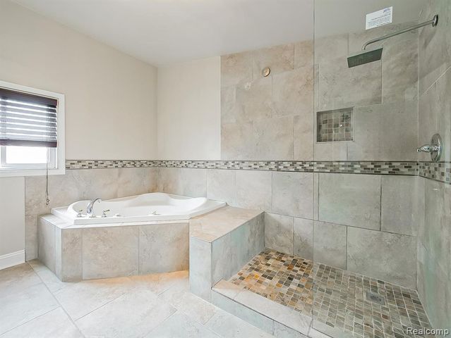 1283 Featherstone Road, Pontiac, MI 48342