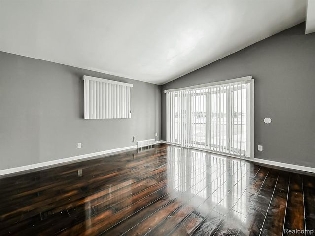 1283 Featherstone Road, Pontiac, MI 48342