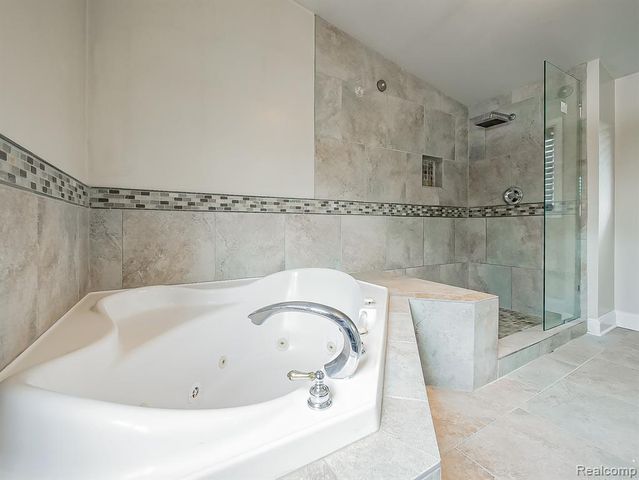 1283 Featherstone Road, Pontiac, MI 48342