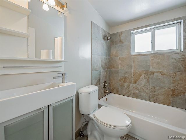 1283 Featherstone Road, Pontiac, MI 48342