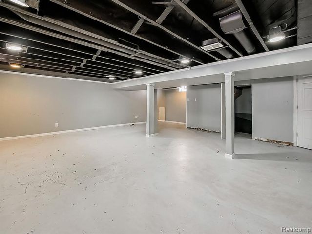 1283 Featherstone Road, Pontiac, MI 48342